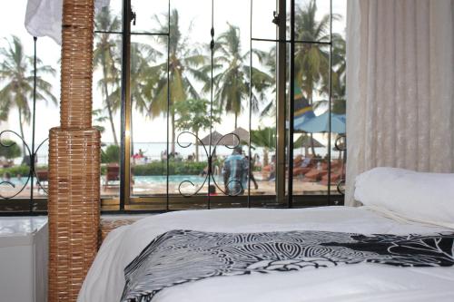 Säng eller sängar i ett rum på Villa Dahl Beach Resort