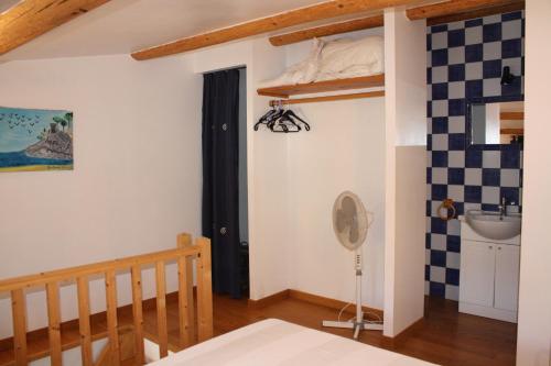 Ένα ή περισσότερα κρεβάτια σε δωμάτιο στο L'Avventura gîte bleu