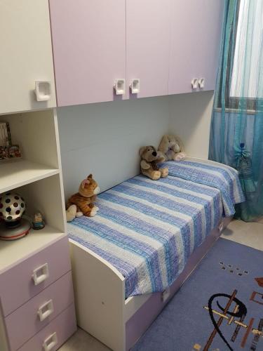 a bedroom with teddy bears sitting on a bed at B&B la casetta di Lilly in Amelia