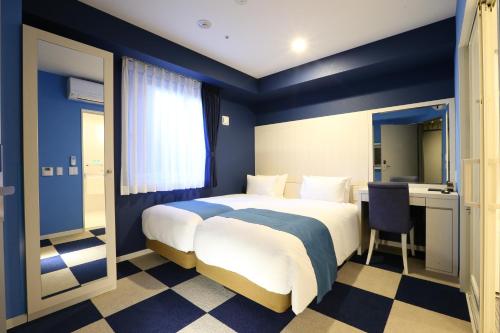 Gulta vai gultas numurā naktsmītnē Hotel Wing International Select Nagoya Sakae