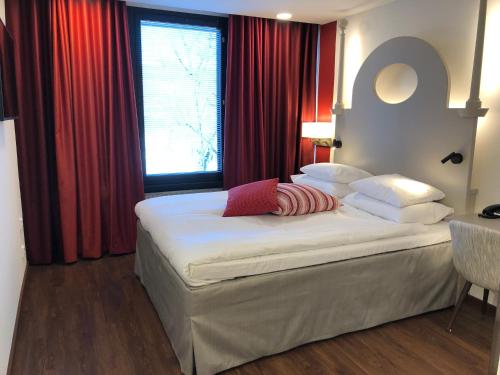 Postel nebo postele na pokoji v ubytování Original Sokos Hotel Seurahuone Kotka