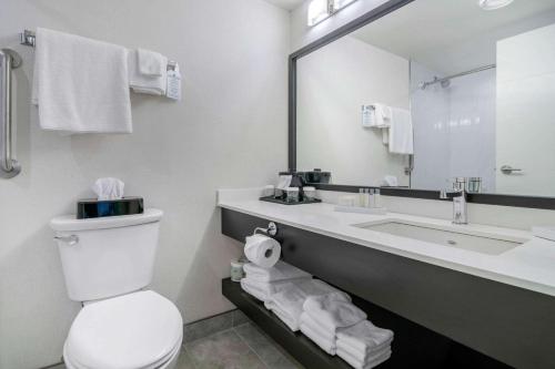Ett badrum på Bayside Resort, Ascend Hotel Collection