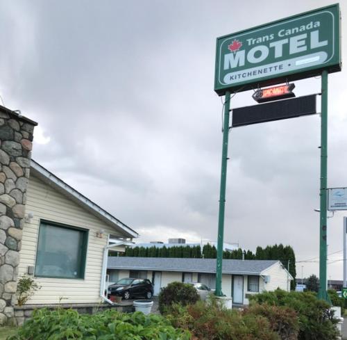 a motel sign in front of a building at Trans Canada Motel in Kamloops