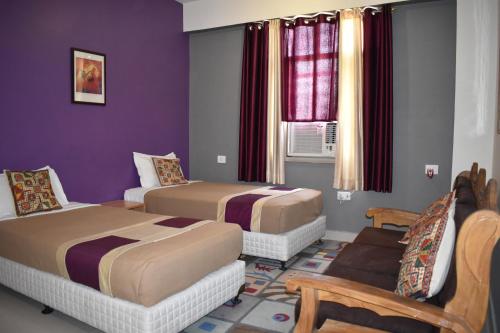 Una cama o camas en una habitación de Hotel Bodh Vilas