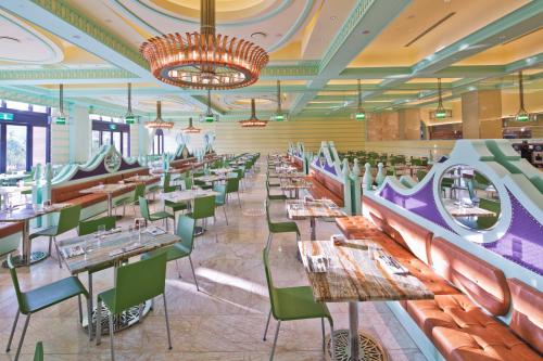 Un restaurante u otro lugar para comer en THE LIN Hotel
