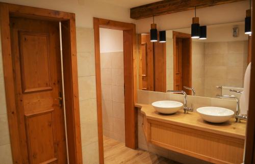 Koupelna v ubytování Hotel Aurach