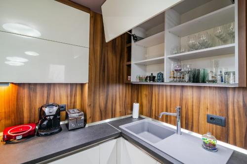 Kuchyň nebo kuchyňský kout v ubytování Cosy Luxury Flat in the Centrum- 90sqm - 3 rooms.