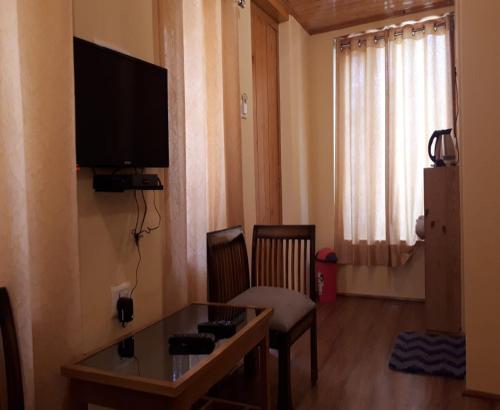 TV a/nebo společenská místnost v ubytování Ashina Eco Resort