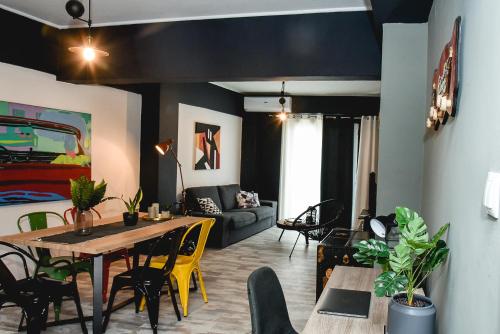 Home Plus Psirri Apartment