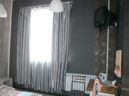 Μια τηλεόραση ή/και κέντρο ψυχαγωγίας στο Mini Hotel na Gasheka