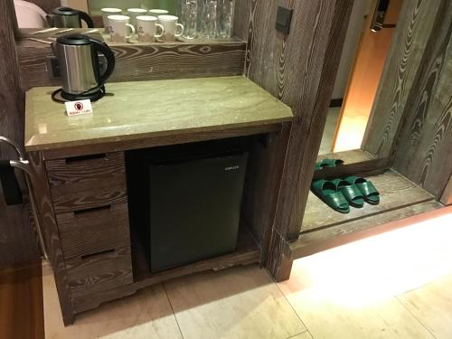 a kitchen with a counter with a microwave and a dishwasher at Chia Shih Pao Hotel in Taibao