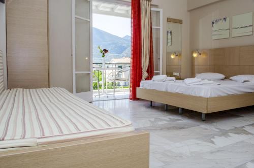 Posteľ alebo postele v izbe v ubytovaní Happyland Hotel Apartments