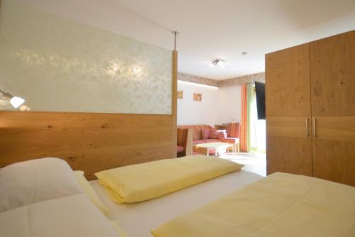 Postel nebo postele na pokoji v ubytování Ferienwohnungen Greiderer Walchsee