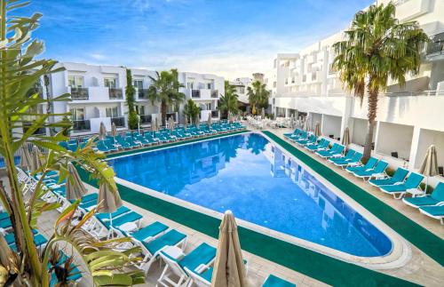 an image of the pool at the resort at Club Shark Hotel in Gümbet