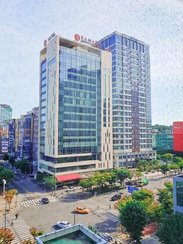 Pemandangan umum bagi Gwangju atau pemandangan bandar yang diambil dari hotel
