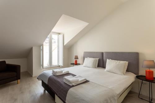 Apartment 28 Tram Duplex