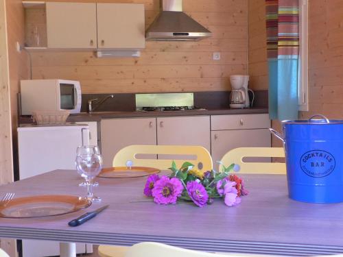 Dapur atau dapur kecil di Camping Le Pont d'Allagnon