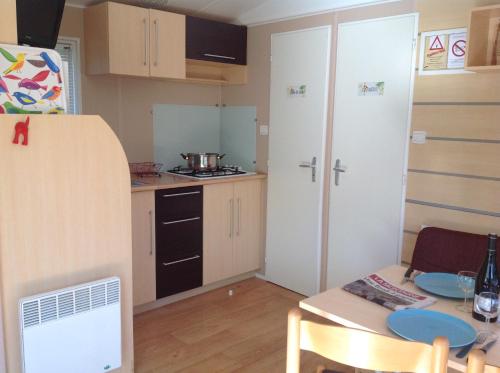 Dapur atau dapur kecil di Camping Le Pont d'Allagnon