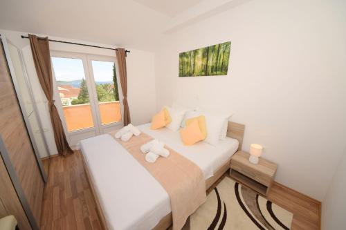 Posteľ alebo postele v izbe v ubytovaní Luxury penthouse with jacuzzi in Orebić (Dalmatia)