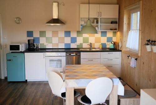 Dapur atau dapur kecil di Heidi's Ferienwohnung2