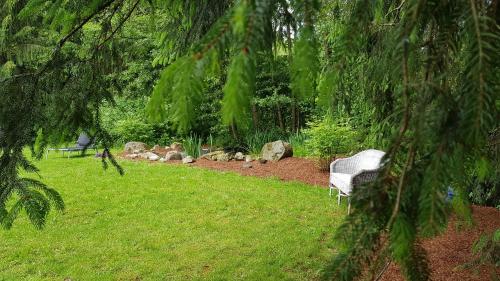 a bench sitting in a yard under a tree at Hotel Schneider-Hof in Bad Salzuflen