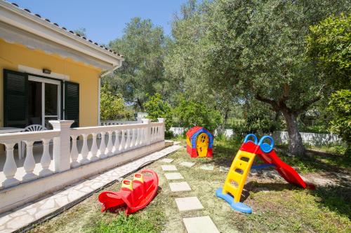 Детская игровая зона в Karia Holiday Home