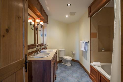 Un baño de L'Équinoxe Rendez-Vous Mont-Tremblant