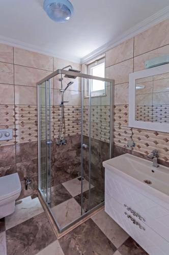 a bathroom with a shower and a toilet and a sink at Dalyan Twins Minta Villa in Dalyan