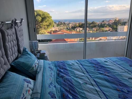 Foto dalla galleria di appartement vue mer panoramique a Antibes