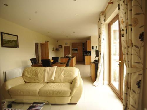 Knockalla luxury property with hot tub suitable for familiesにあるシーティングエリア