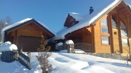 House of Nature Tajhte durante l'inverno