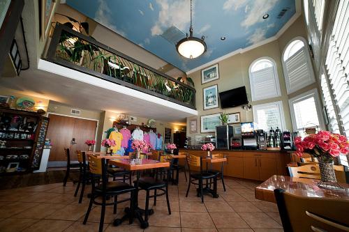 a restaurant with tables and chairs in a room at DeSoto Beach Hotel in Tybee Island