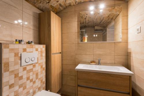 A bathroom at Golden Bay Hvar
