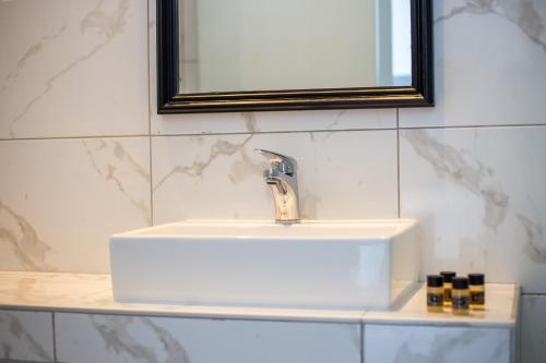 Gambar di galeri bagi CasaStavris - Aparts & Pool Suites di Faliraki