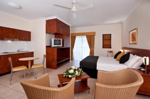 Η κουζίνα ή μικρή κουζίνα στο Cairns Queens Court