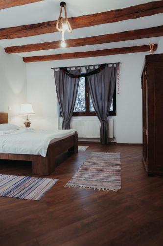 a bedroom with a bed and a large window at Pensiunea Aer de Munte in Recea