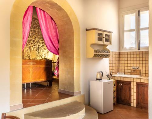 Agriturismo Val Di Notoにあるキッチンまたは簡易キッチン