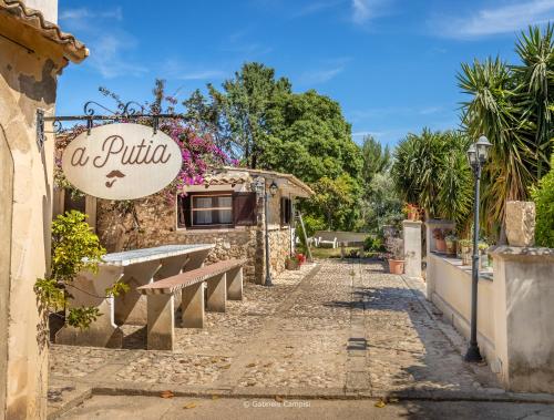 Agriturismo Val Di Notoにある庭