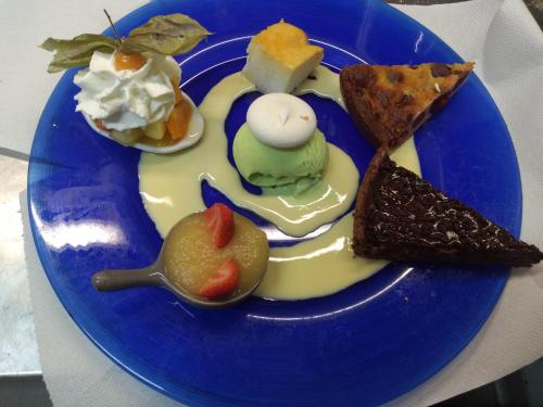 Makanan di atau berdekatan hotel