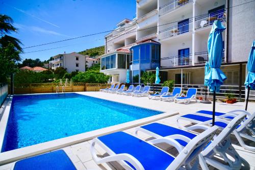 Bazén v ubytování Hotel Bavaria Trogir nebo v jeho okolí