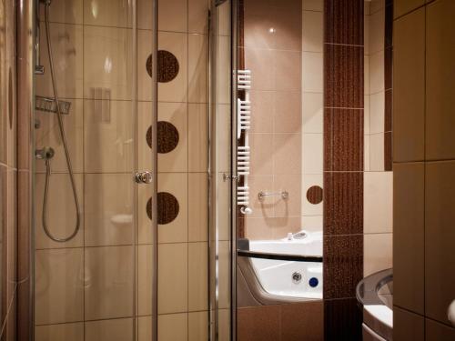 Ett badrum på Hotel Kuźnia
