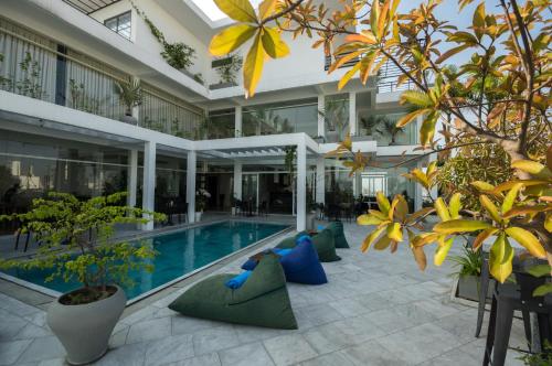 Бассейн в Danang Boutique Hotel или поблизости