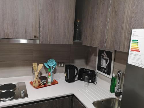 Dapur atau dapur kecil di Depto Ginebra 1 dorm con estacionamiento