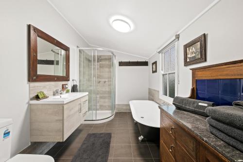 a bathroom with a tub and a sink and a toilet at Mountview Homestead near Toowoomba in Ramsay