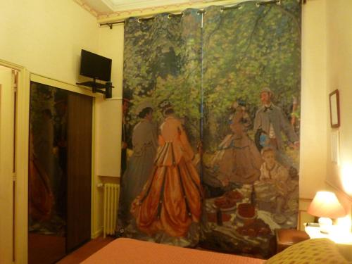 a large painting on the wall of a room at Hôtel du Fiacre in Carpentras