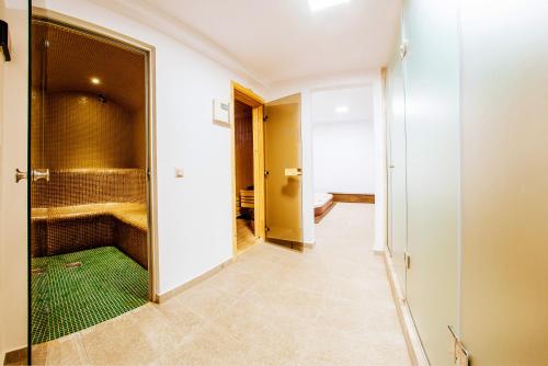 a bathroom with a walk in shower and a toilet at Piatra Pinului Ski & Spa in Gura Humorului