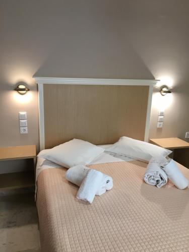 Postel nebo postele na pokoji v ubytování Hotel Avra