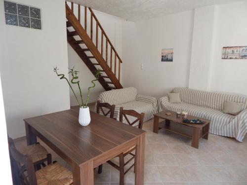 Kép Loft House by the Sea!! szállásáról Kapetanianában a galériában