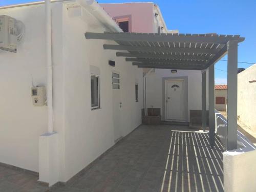 Kép Loft House by the Sea!! szállásáról Kapetanianában a galériában