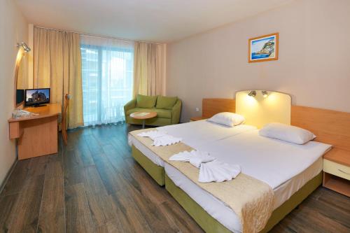 Un pat sau paturi într-o cameră la Diamond Hotel - All Inclusive